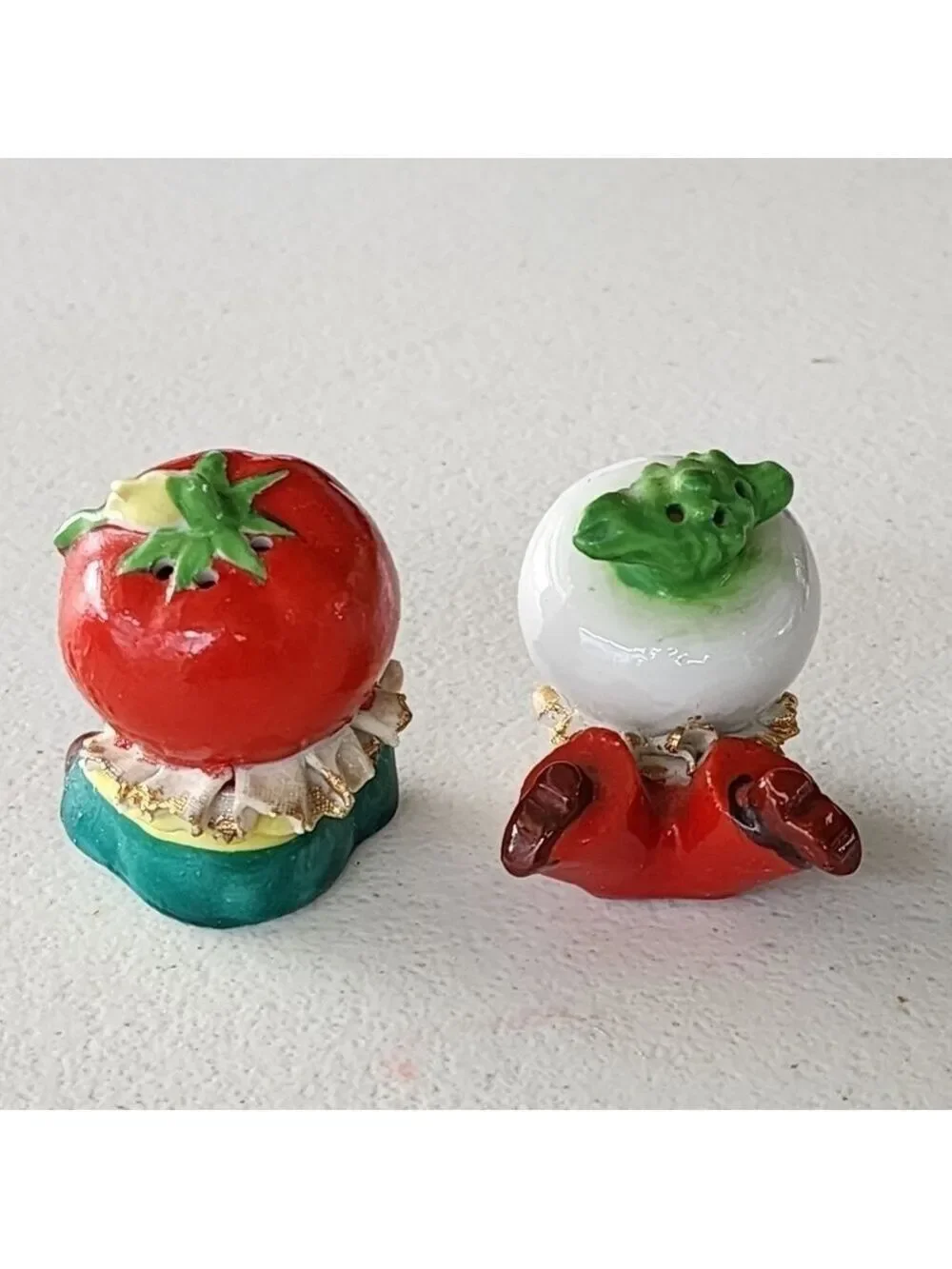 Vtg Japan ceramic anthropomorphic vegetable satl & pepper shakers